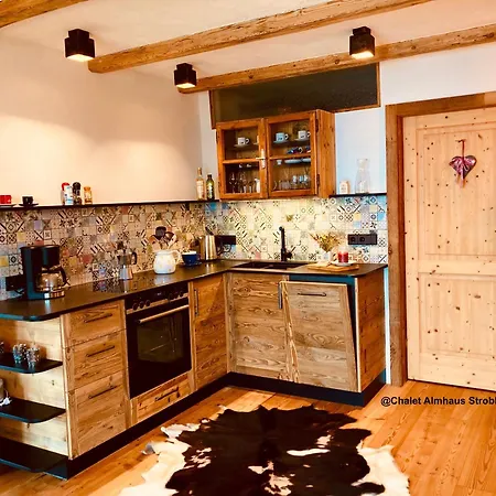 Almhaus Strobl Apartament Radenthein